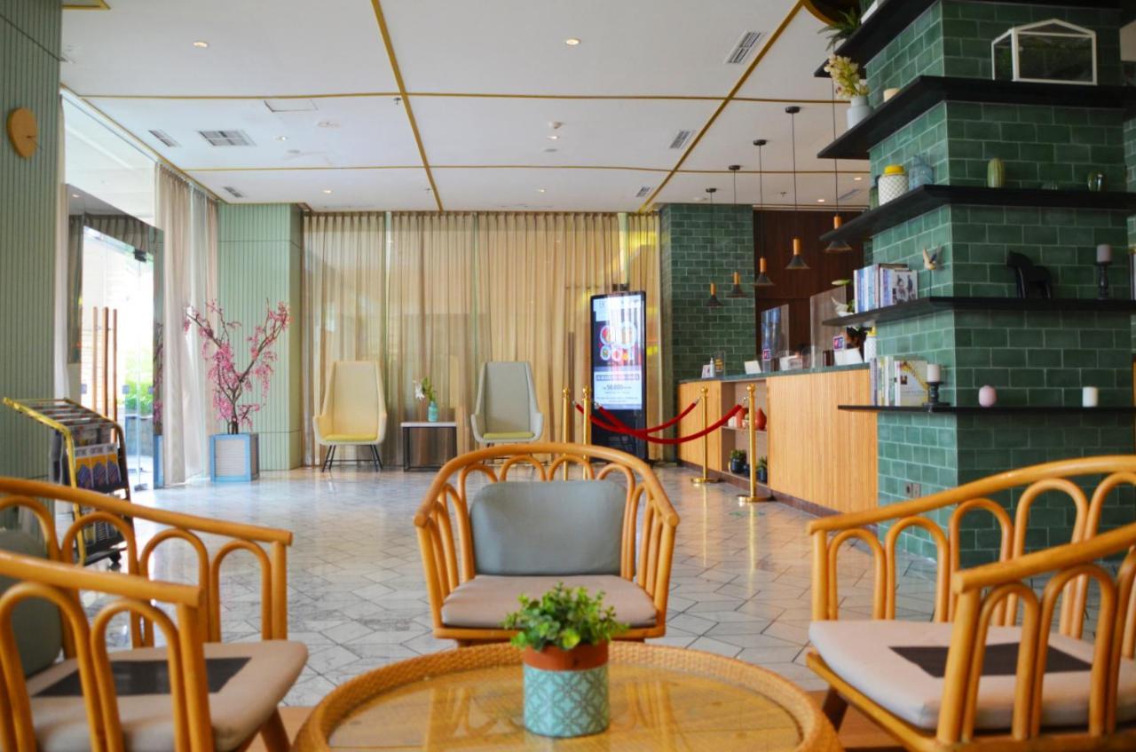 Louis Kienne Hotel Pemuda Semarang Exterior photo